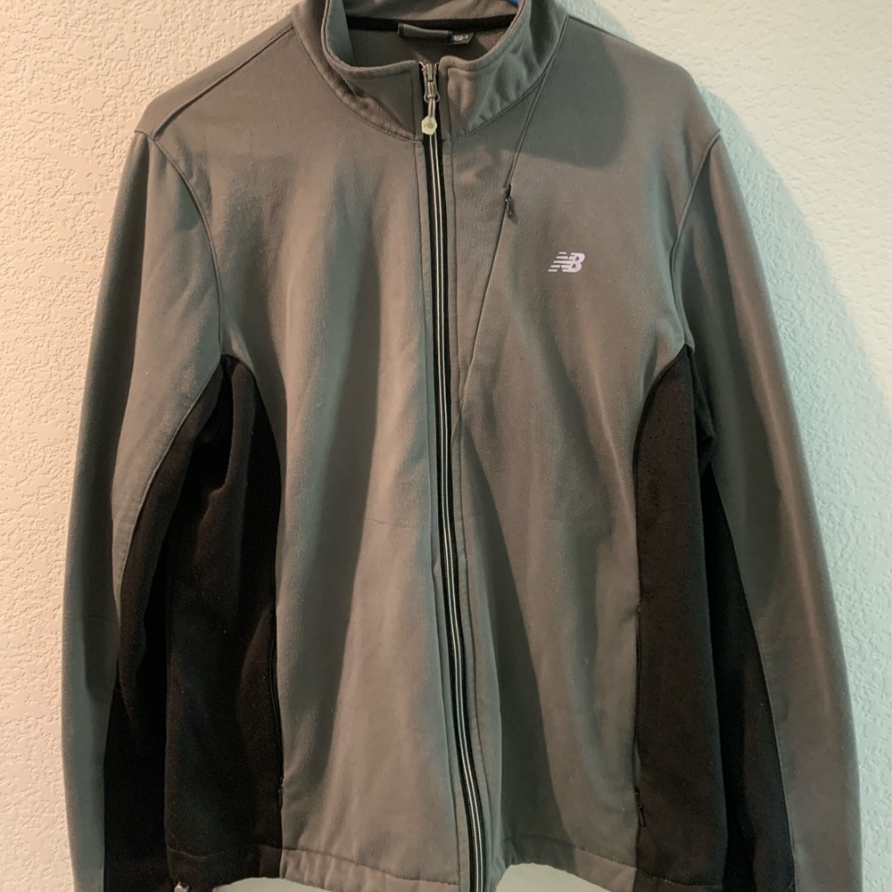 NEW BALANCE ACTIVEWEAR JACKET ( WOMENS LARGE )